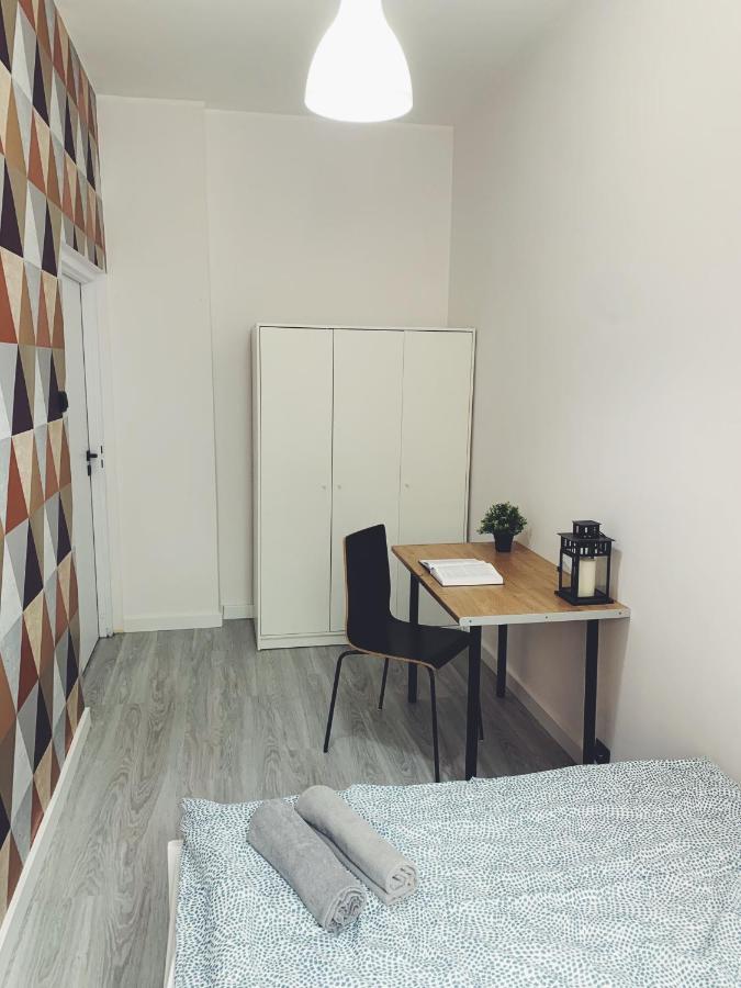 Rooms4less