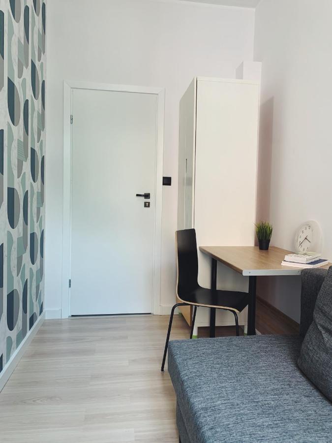 Rooms4less Guest house
