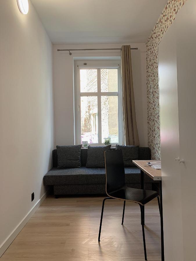 Rooms4less