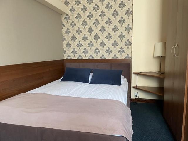 Vrest Privat overnatting *