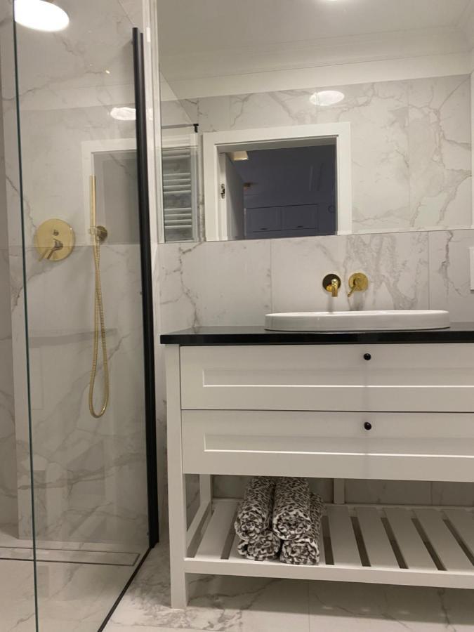 Old Town Apartment: New 2021 Build
