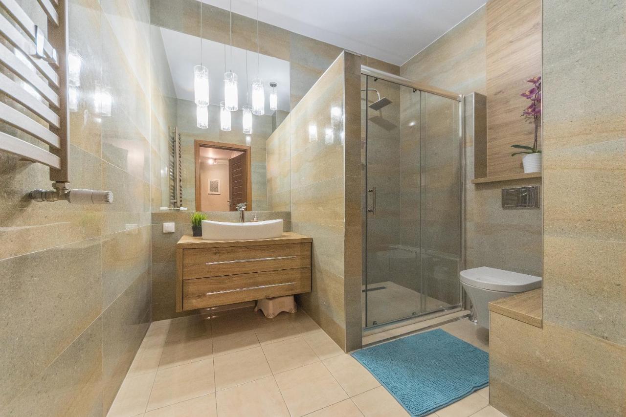 Glow Apartments, Marina *