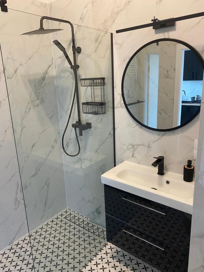 Apartament Nadmotlawie Estate Black Lägenhet