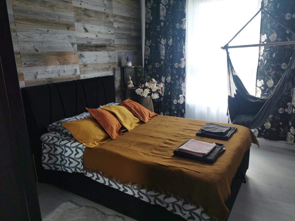 Przy Bursztynowym Stadionie Apartment *
