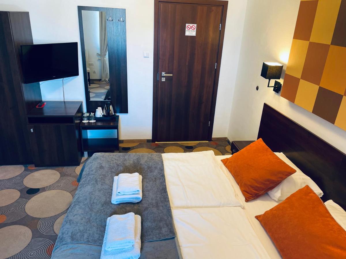 Aparthotel La Petite & 3*