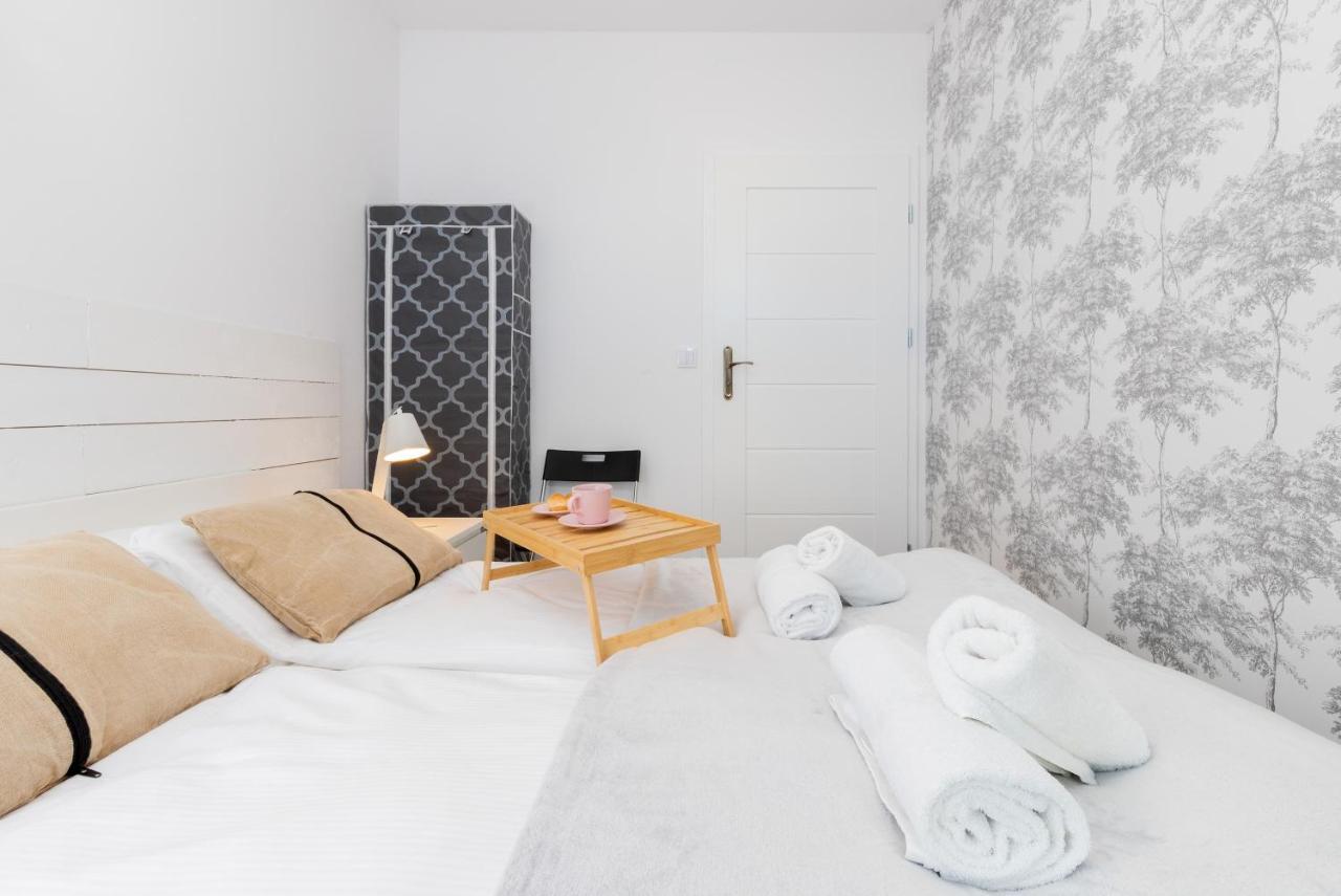 Stylish Rajska With Free Parking In Downtown By Renters Apartamento *