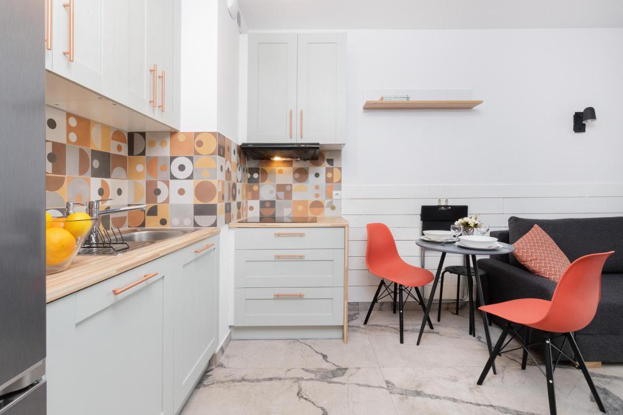 Stylish Rajska With Free Parking In Downtown By Renters Gdańsk