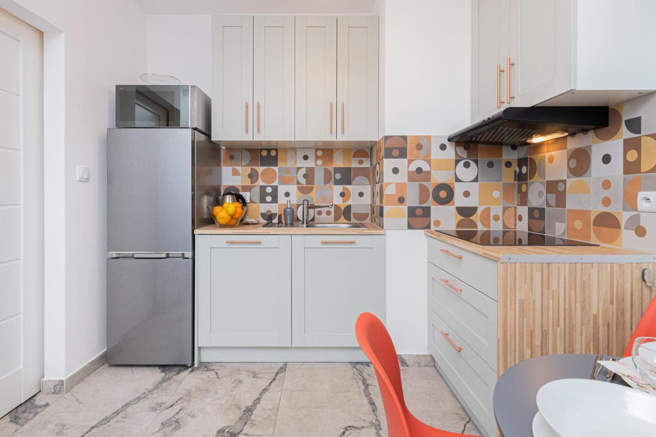 Stylish Rajska With Free Parking In Downtown By Renters Apartamento *