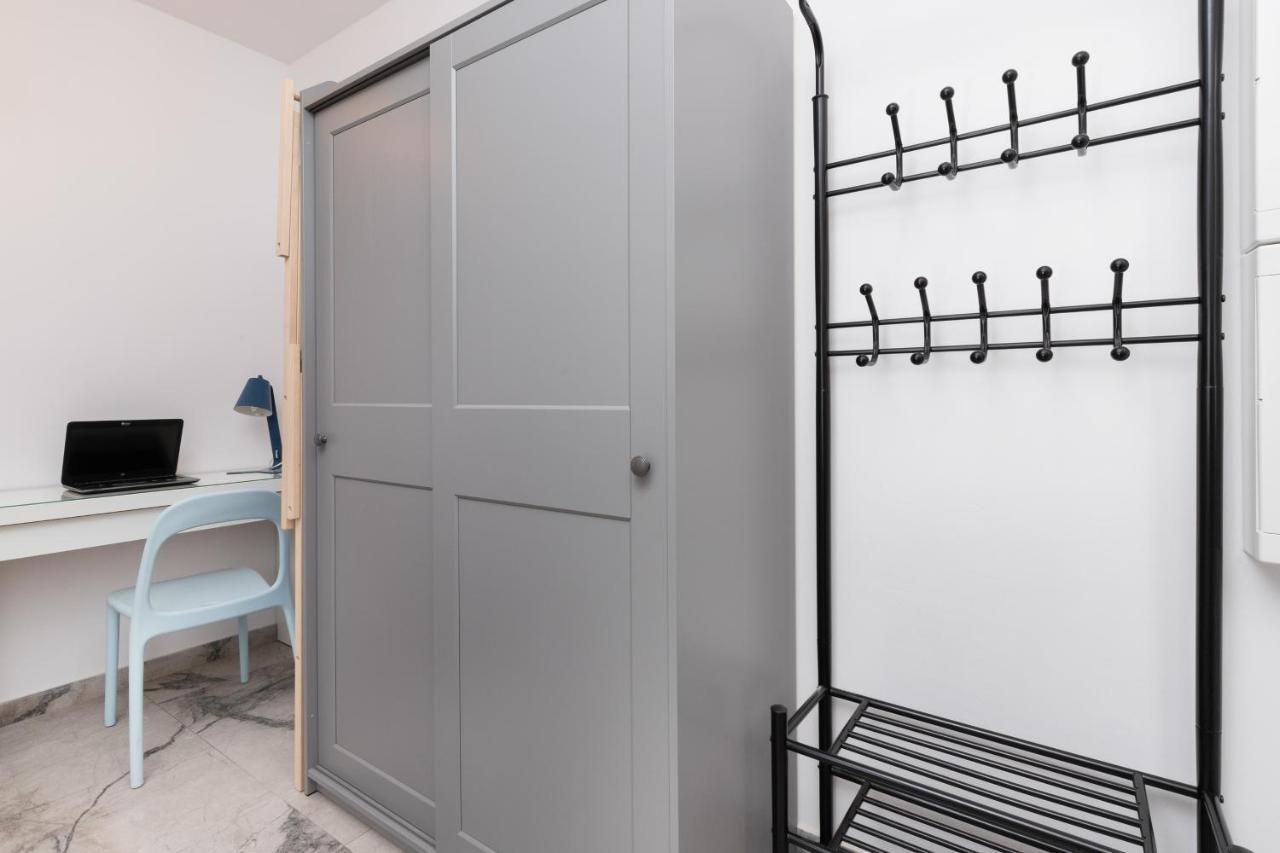Stylish Rajska With Free Parking In Downtown By Renters Apartamento
