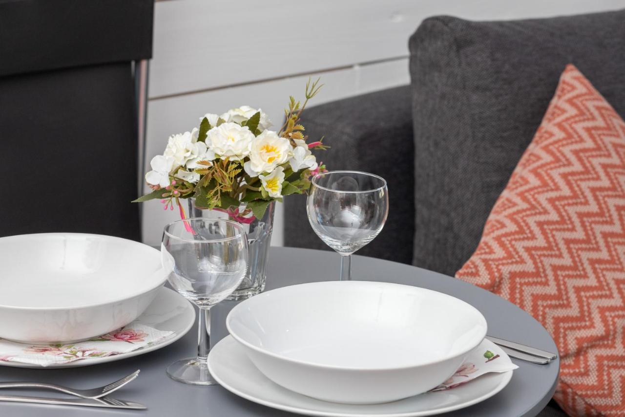 Stylish Rajska With Free Parking In Downtown By Renters *