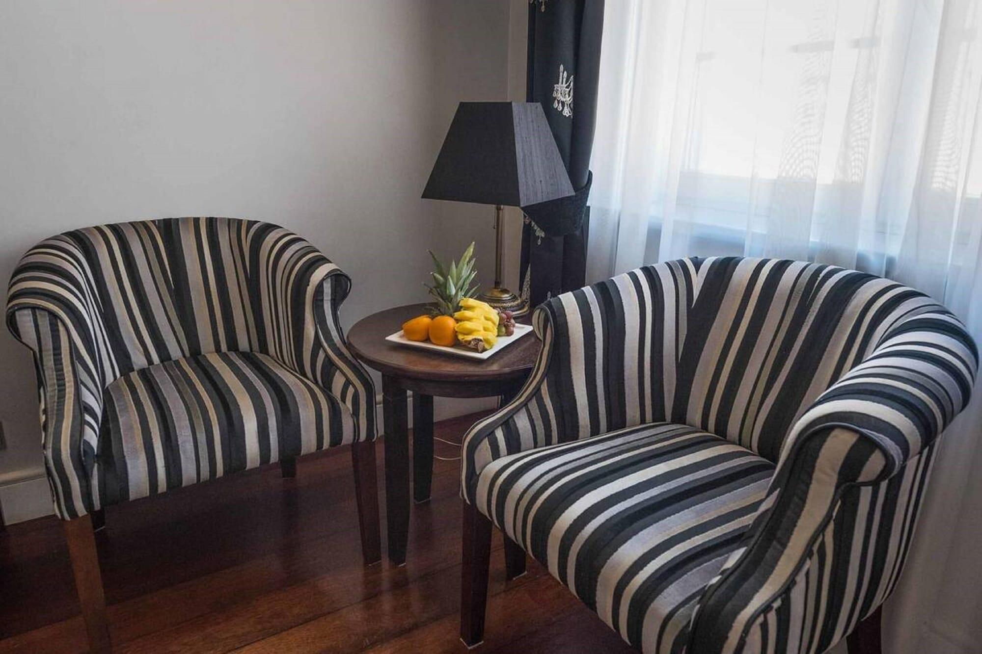 Holland House Old Town 4*