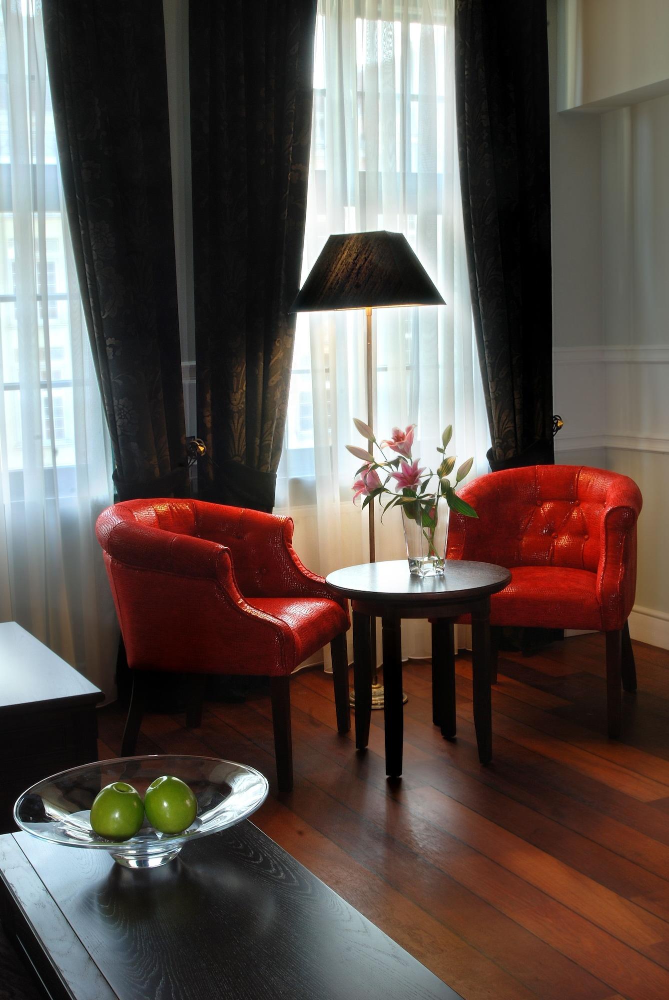 Holland House Old Town Aparthotel 4*