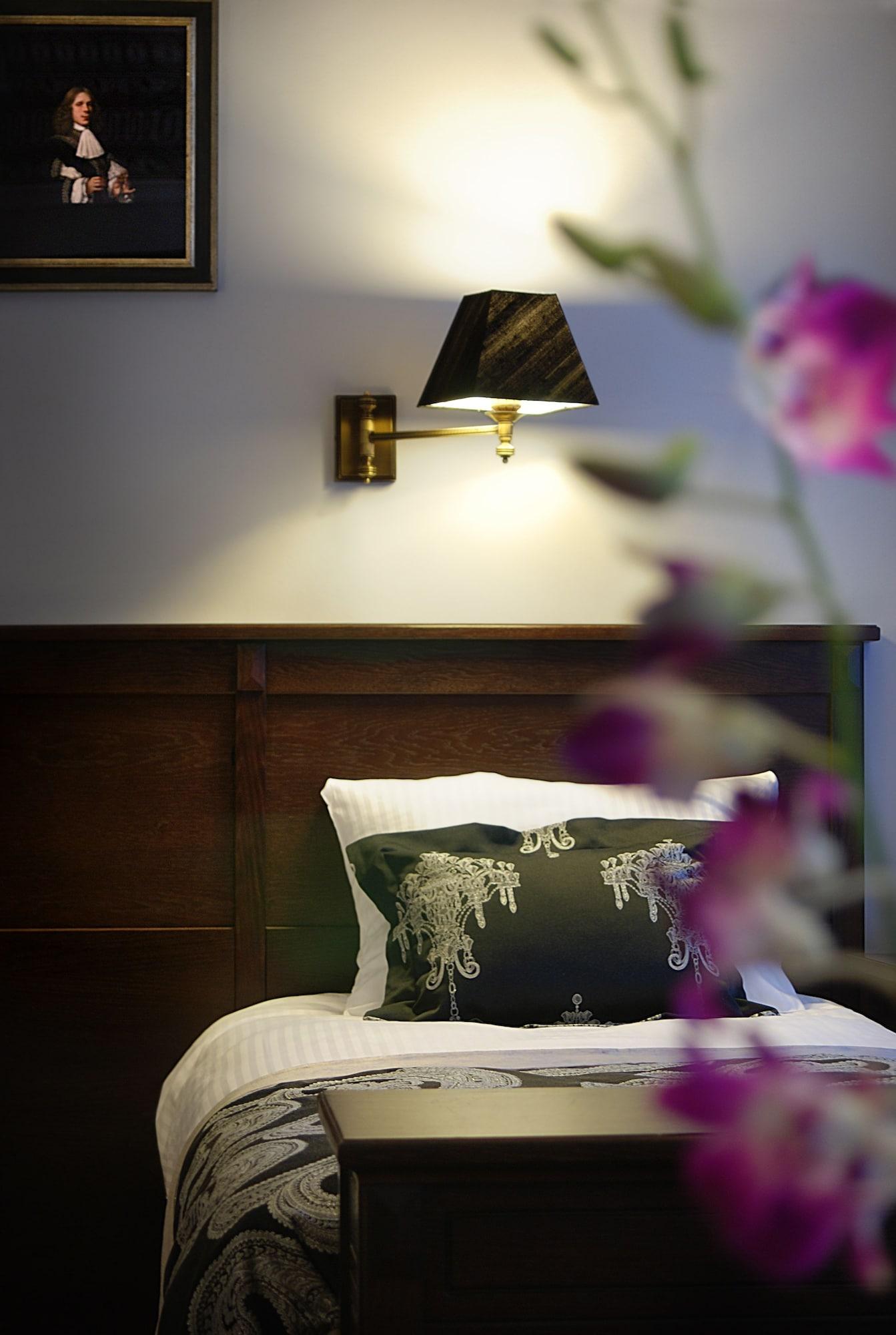 Holland House Old Town 4*