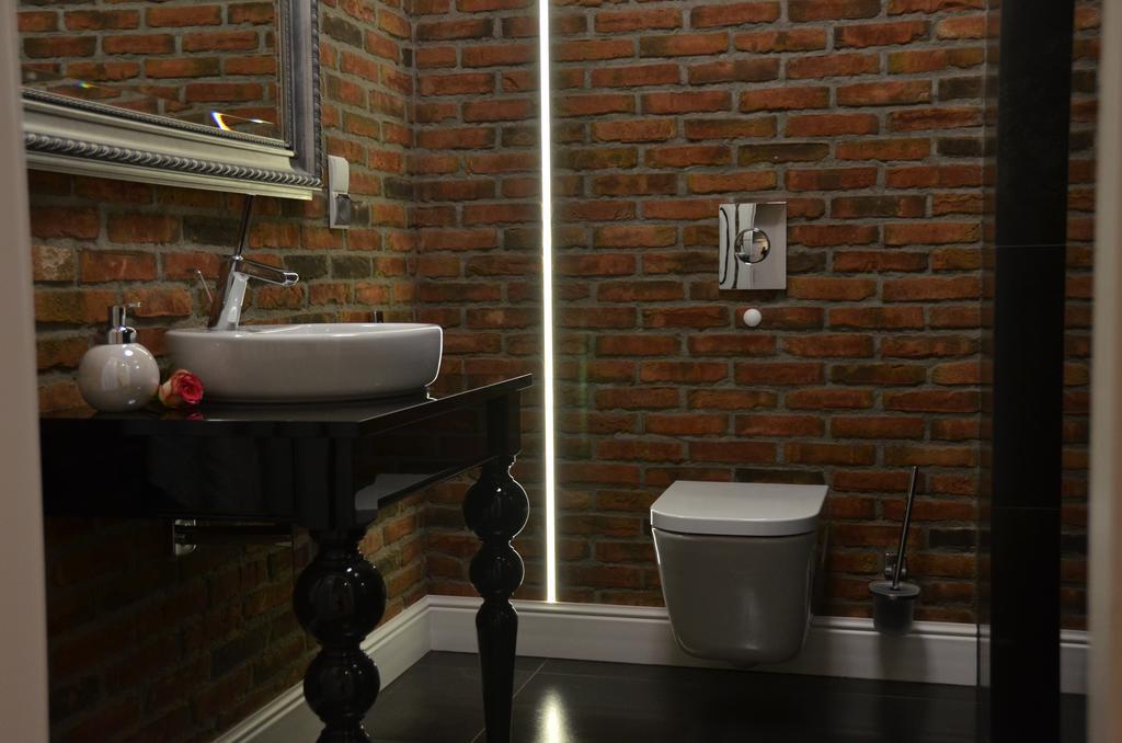 Adalbert Apartment *