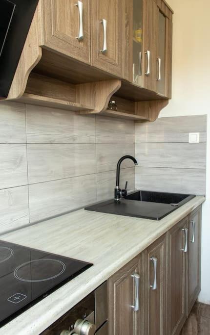 Apartment Rodzinne Mieszkanie 2-pokojowe 50m2 Z Bezplatnym Prywatnym Parkingiem I Balkonem *