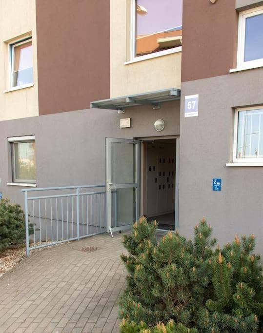 Apartment Rodzinne Mieszkanie 2-pokojowe 50m2 Z Bezplatnym Prywatnym Parkingiem I Balkonem