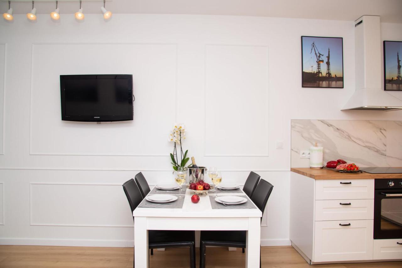 Maya's Flats & 38 - Walowa 23 Lägenhet Gdańsk