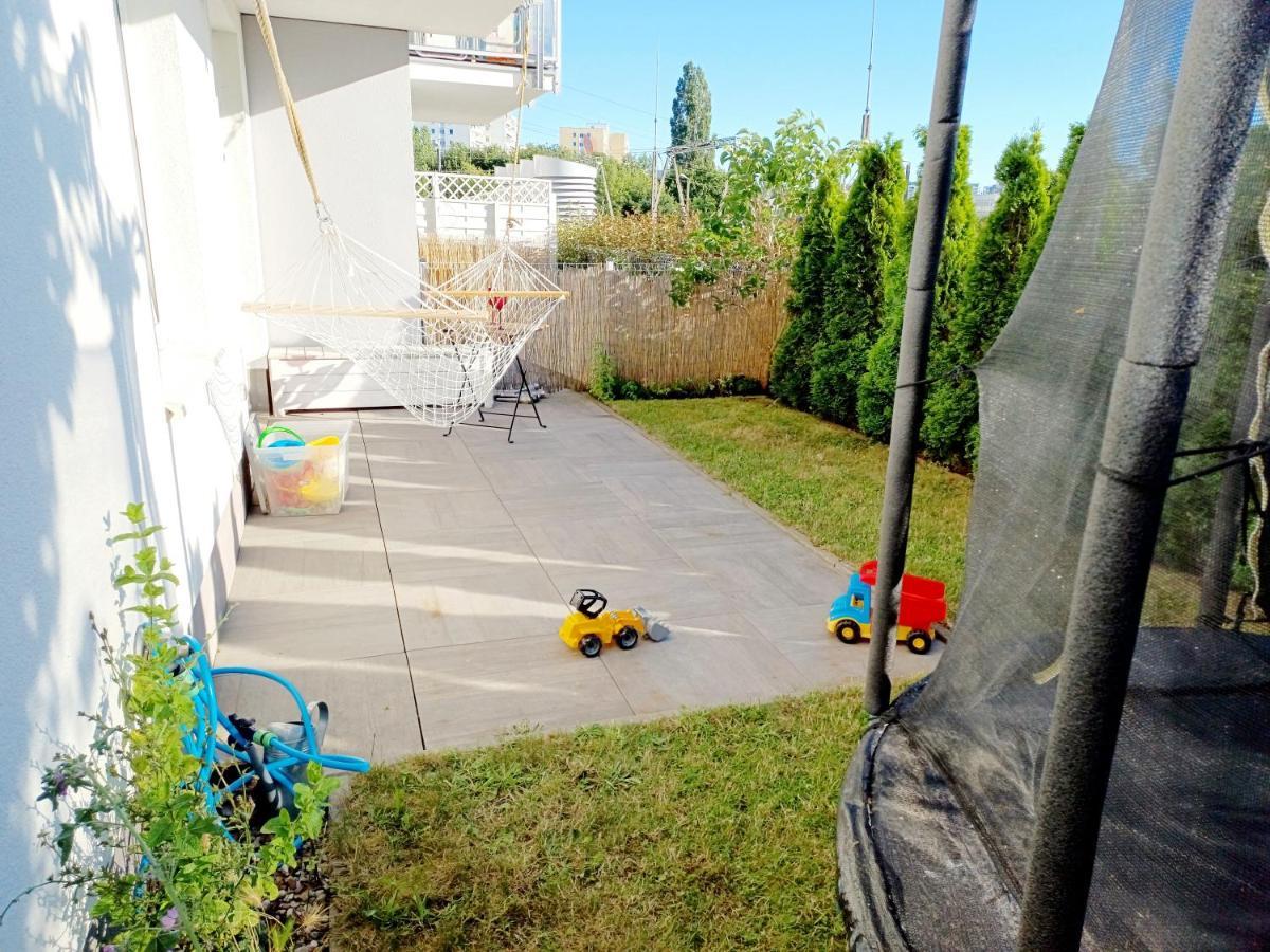Sunny Sleeps 4 By The Beach With Garden Patio - Przymorze *
