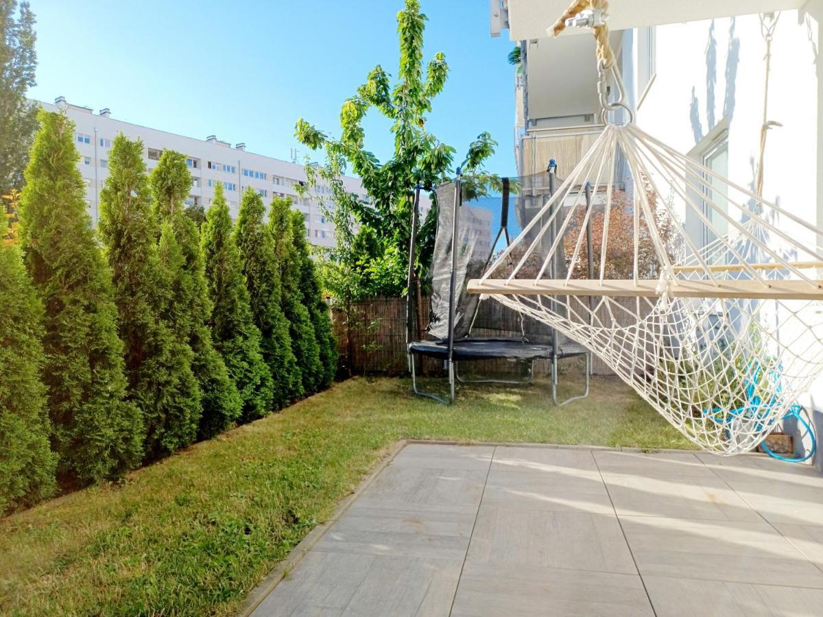 Sunny Sleeps 4 By The Beach With Garden Patio - Przymorze * Gdansk