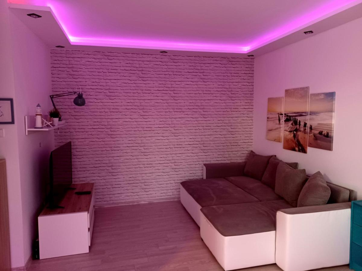 Sunny Sleeps 4 By The Beach With Garden Patio - Przymorze