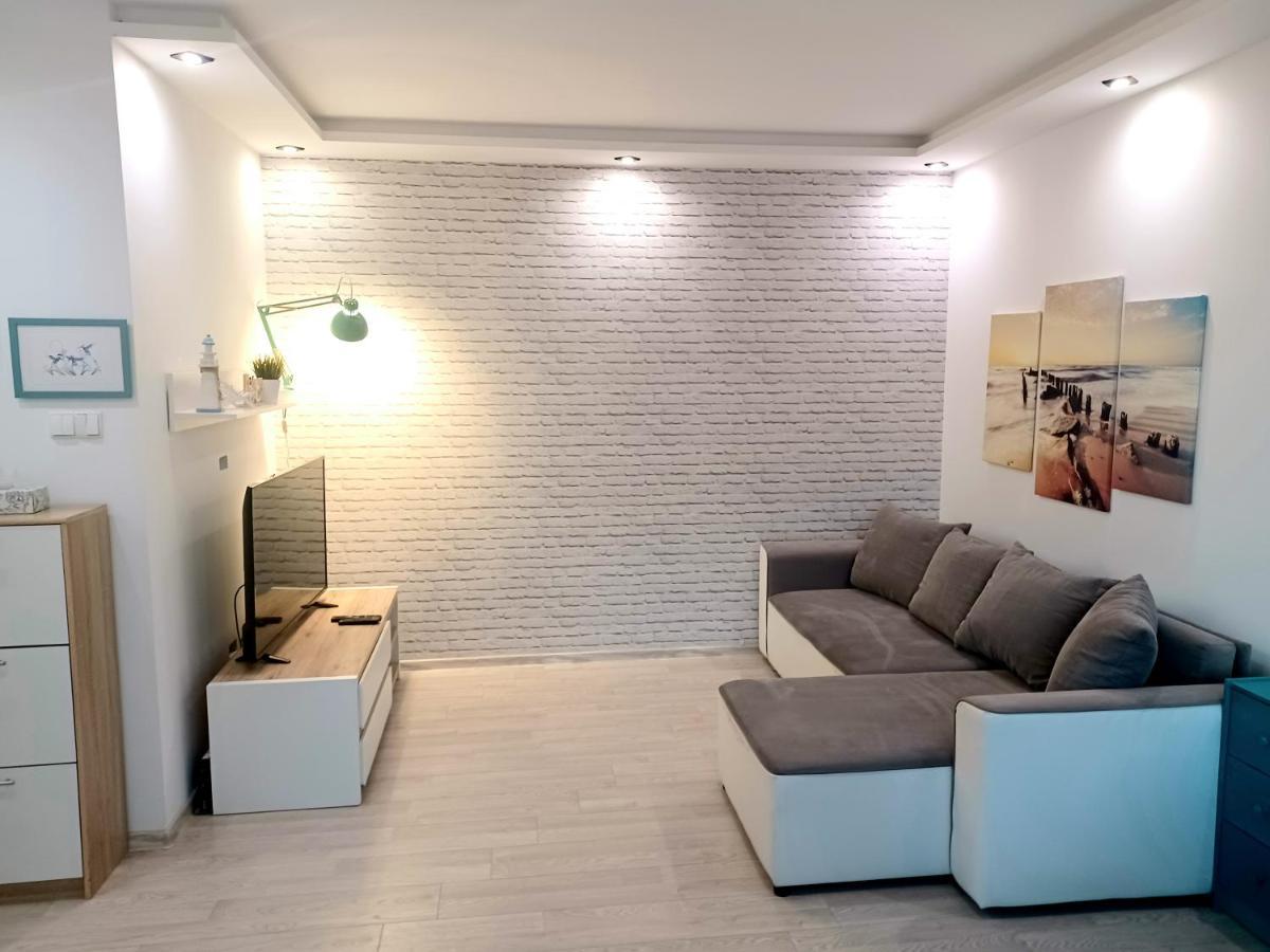 Sunny Sleeps 4 By The Beach With Garden Patio - Przymorze Apartment Gdansk