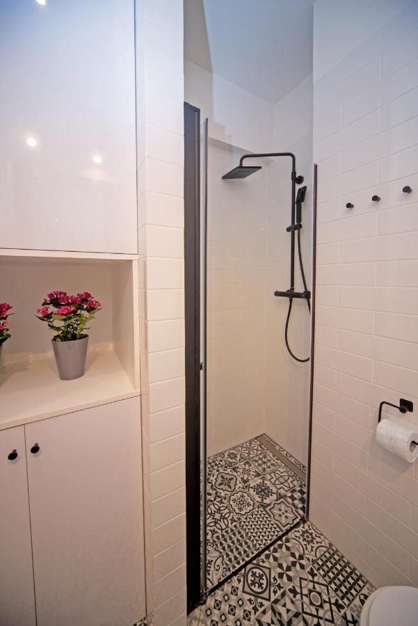 Maya's Flats & 61 - Milosci Apartamento