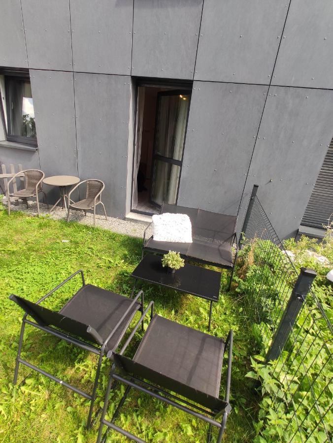 Black House Apartment
