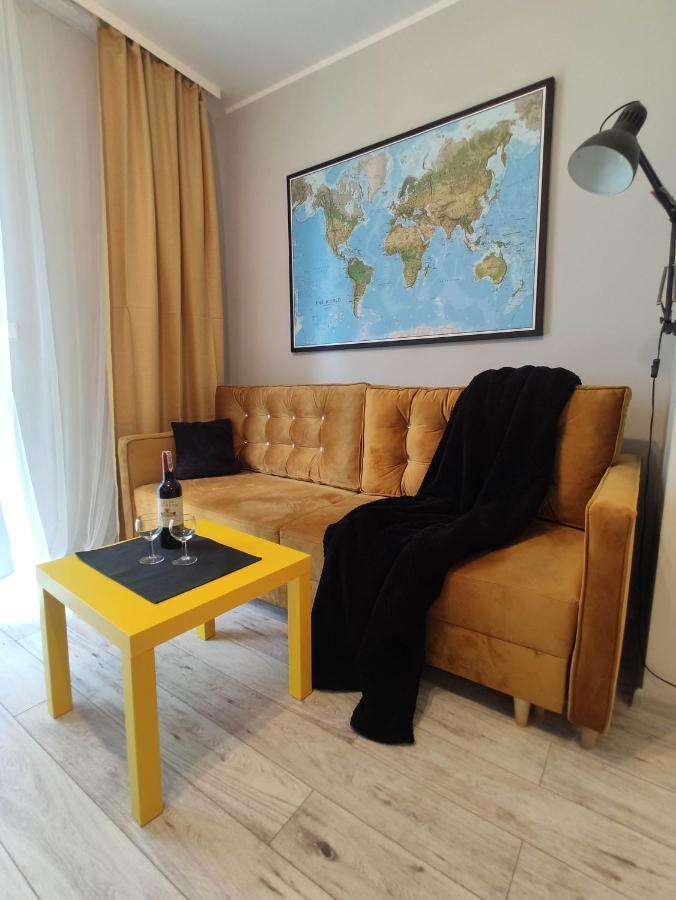 Black House Apartment *