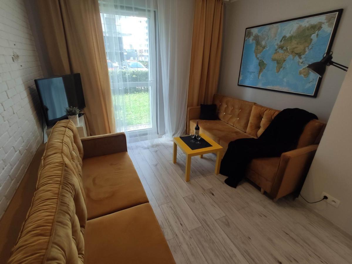Black House Apartment *