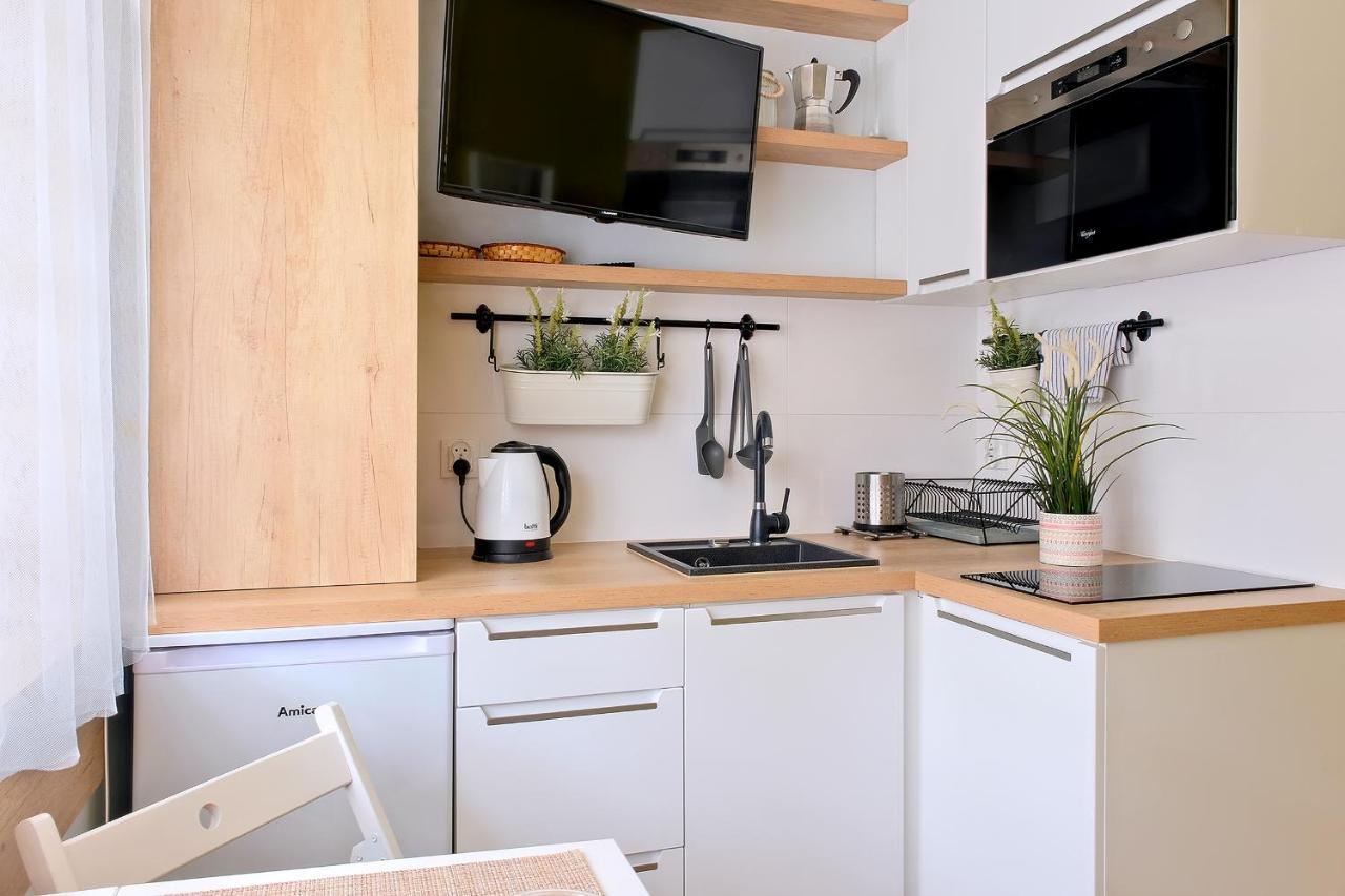24e Apartment *