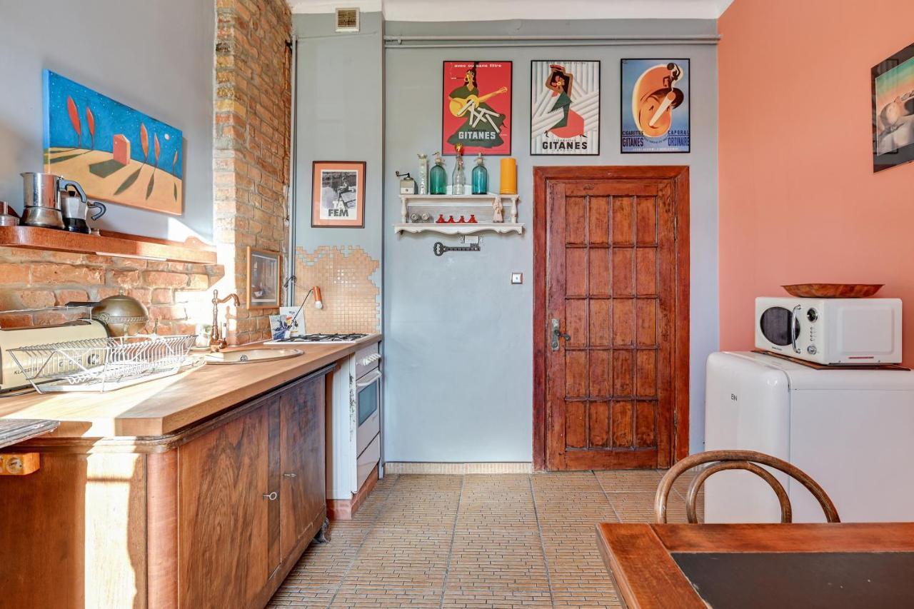 1925 Old Town Apartment *