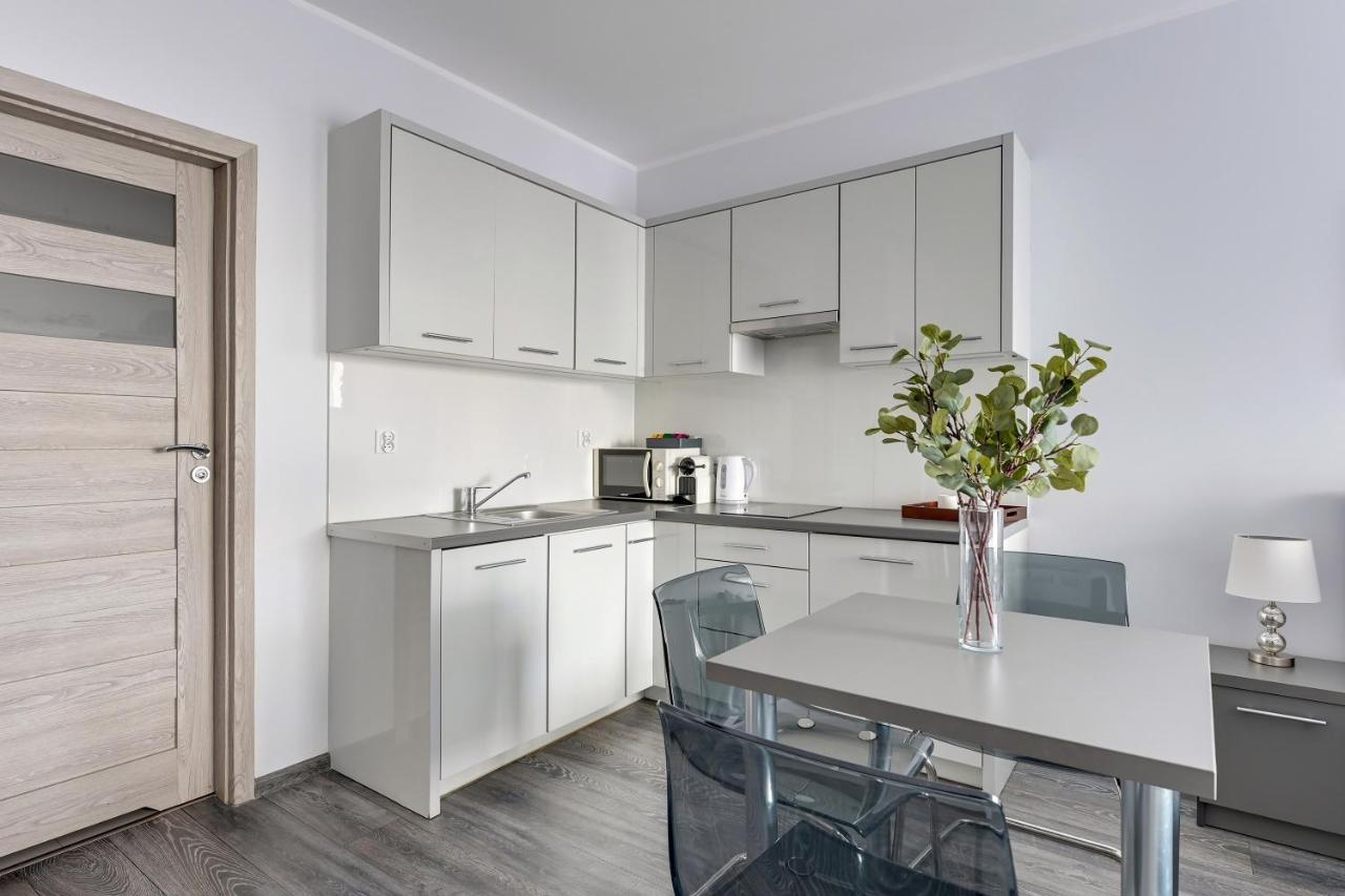 Downtown Sadova Center & Parking Apartment
