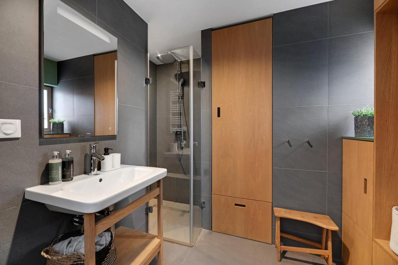 3-level With A View Of St Mary's Basilica By Downtown Apartment *
