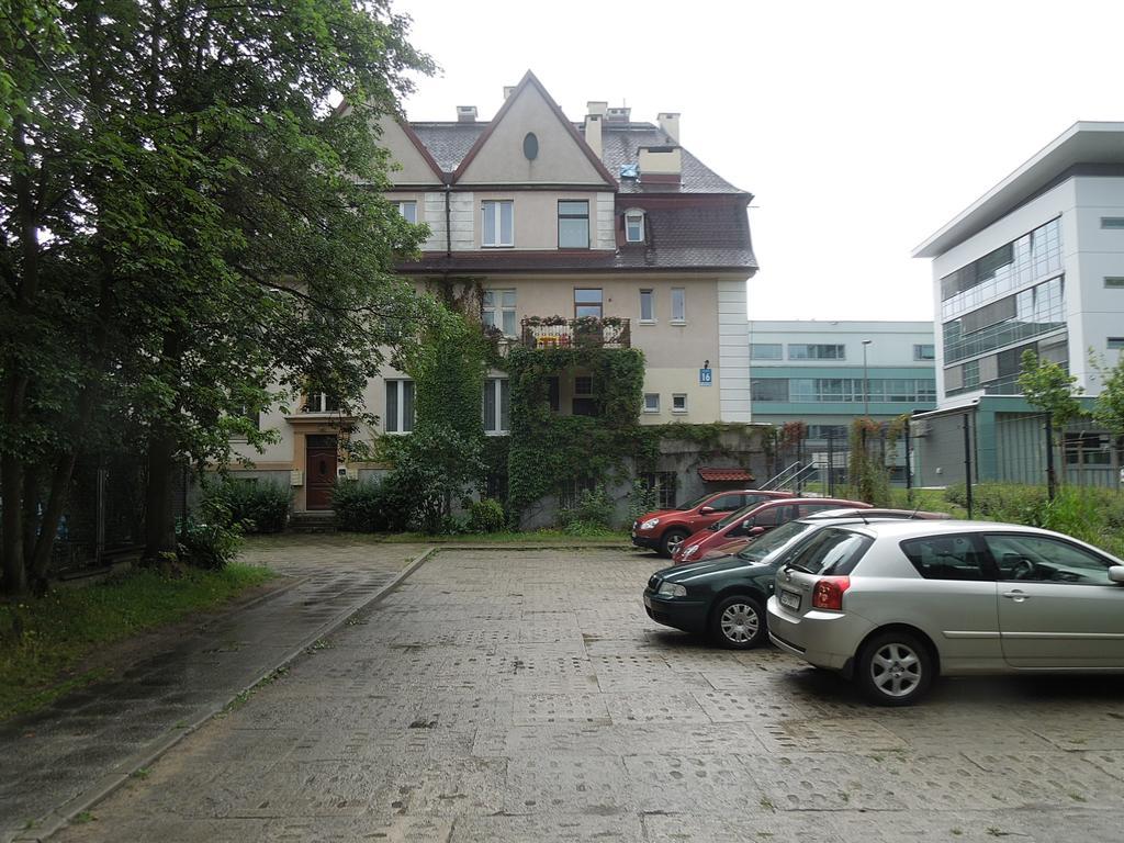Apartment University