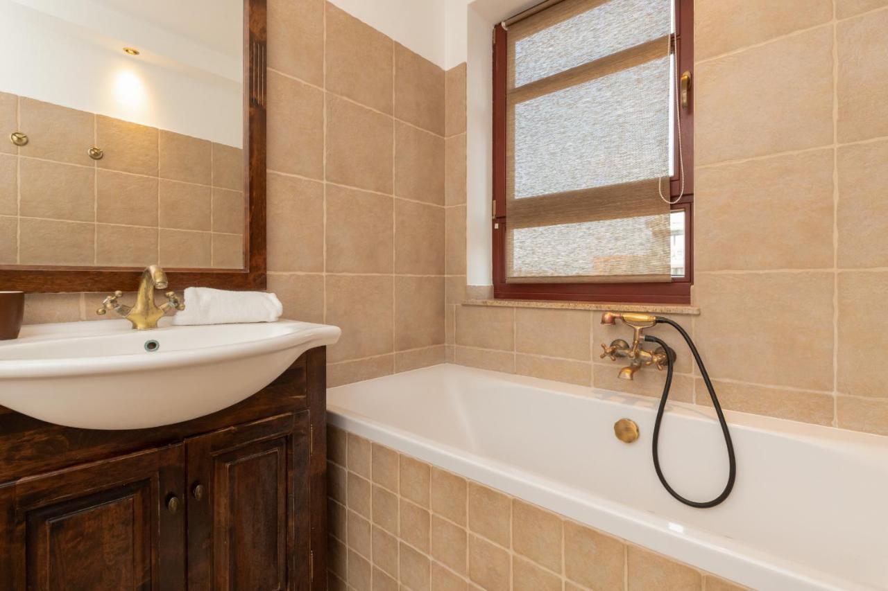 City Center With Balcony By Renters Apartamento