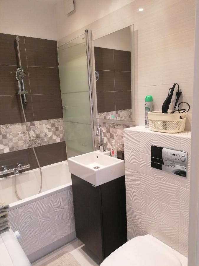 Huoneisto Books Apartments- Blisko Morza Gdańsk