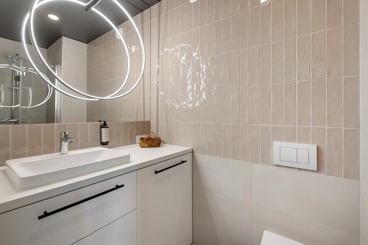 Luxury Aura 40 - 1 By Grand