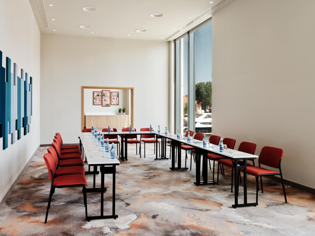 - Centre By Ihg Hotel 4*