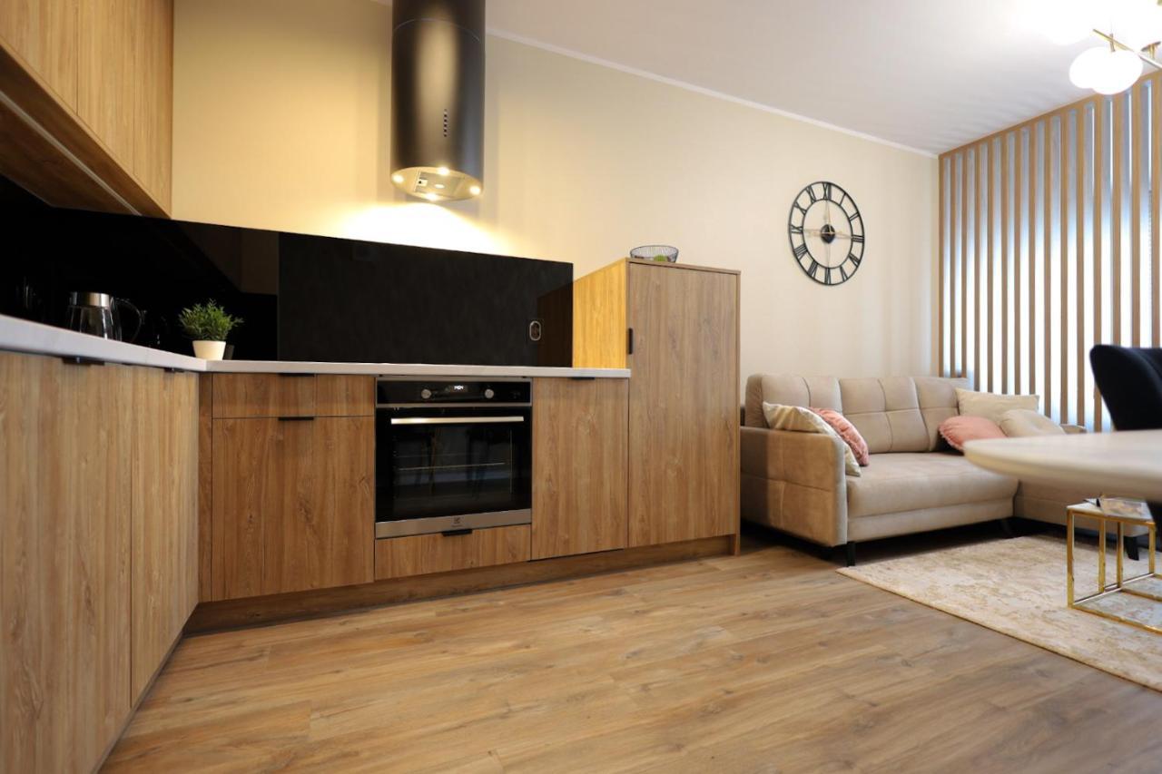 Glow Apartments, Slaska 12 *