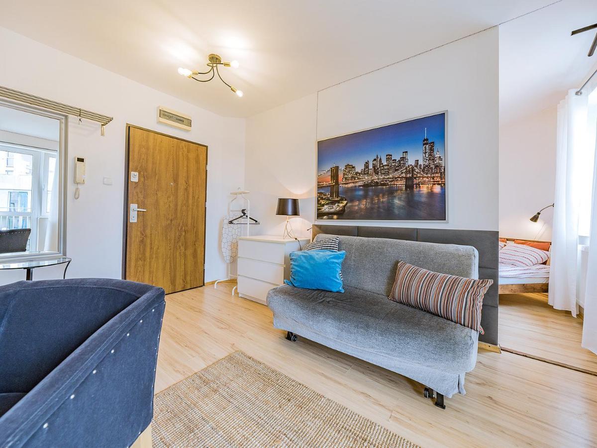 Z Balkonem I Bezplatnym Parkingiem Apartment