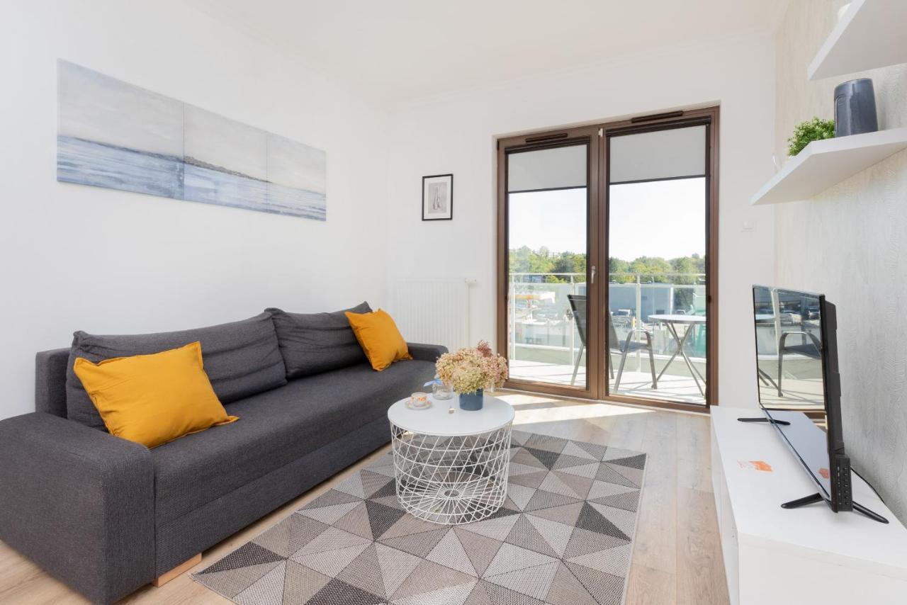 Modern With Balcony By Renters *