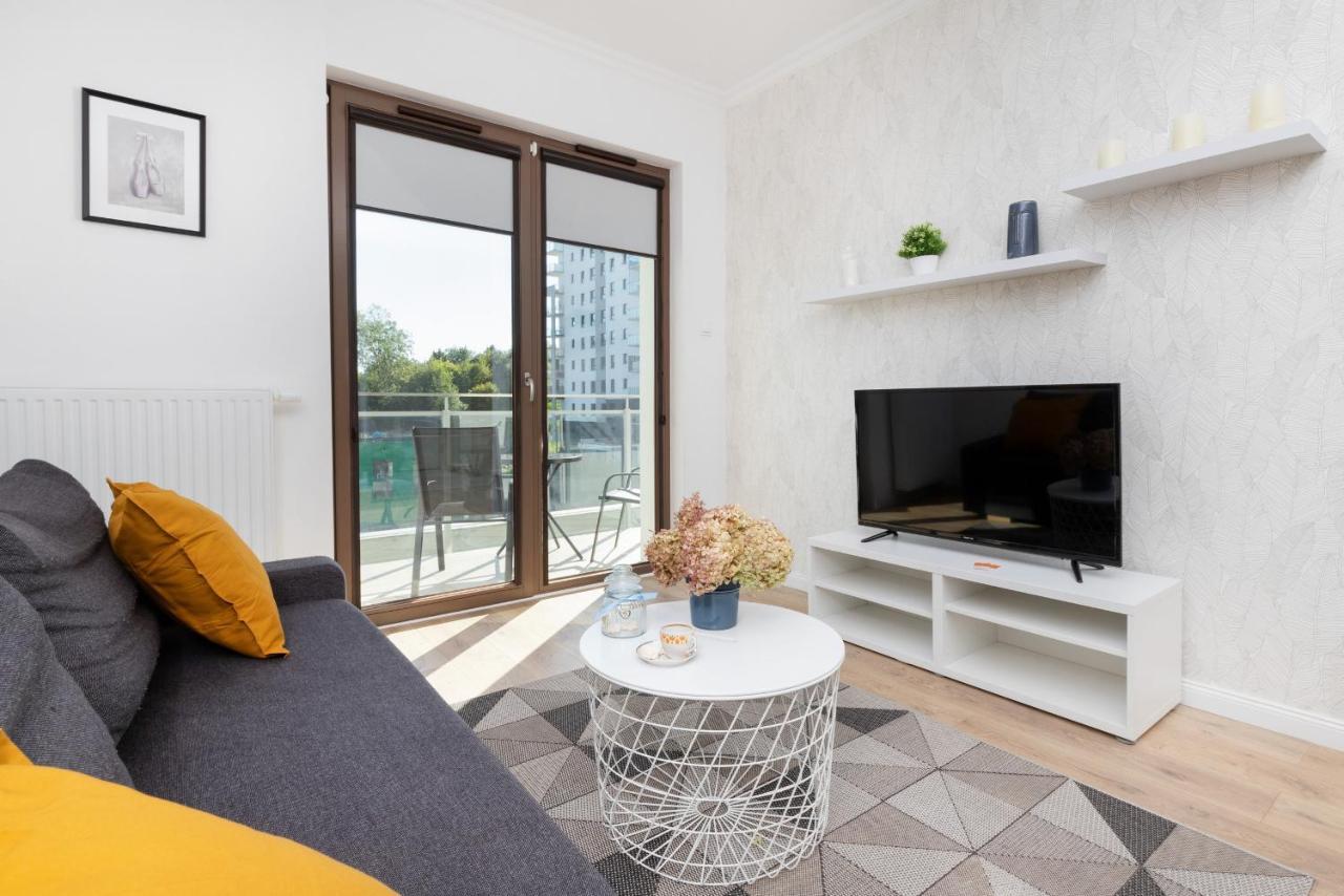 Modern With Balcony By Renters Lägenhet *