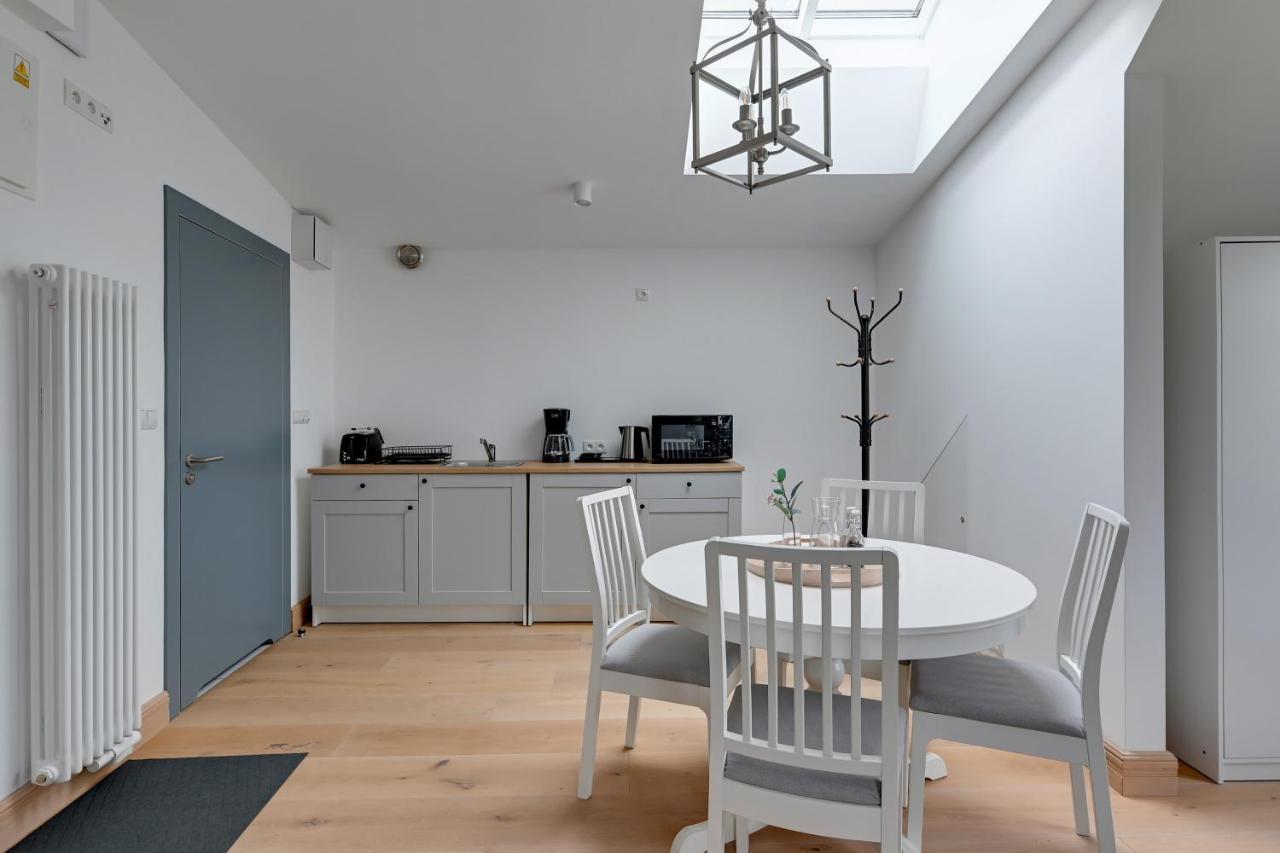 Historical Townhouse By Blue Mandarin *