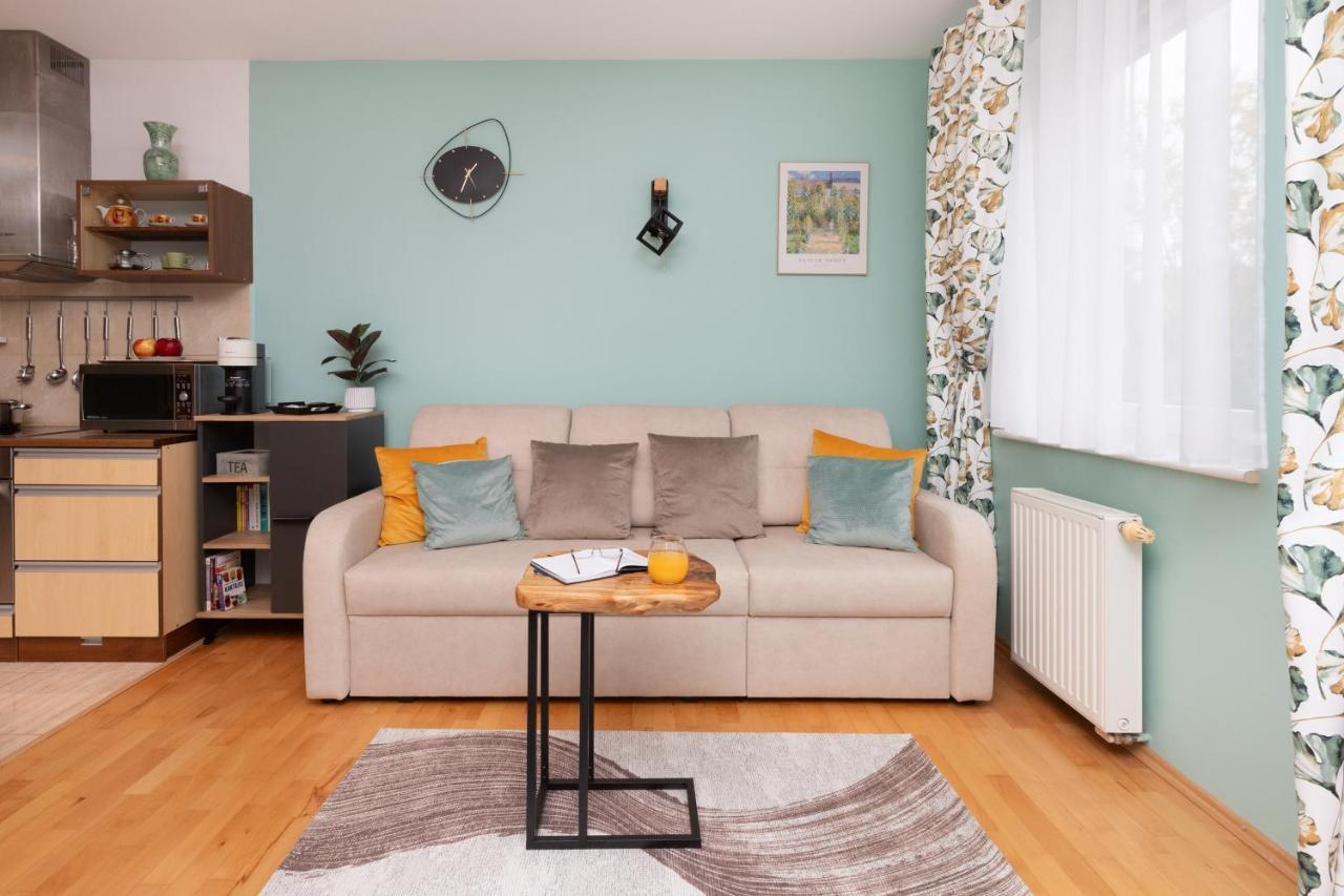 Apartment Subtle And Cosy With Furnished Balcony In By Renters *