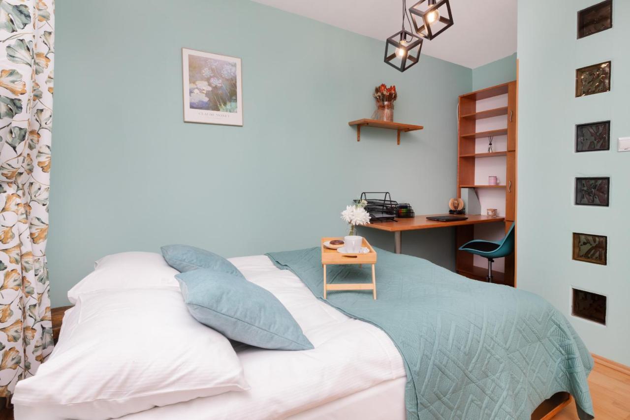 Apartment Subtle And Cosy With Furnished Balcony In By Renters *