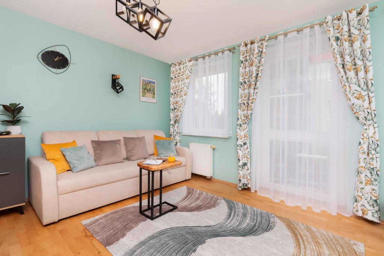 Subtle And Cosy With Furnished Balcony In By Renters *