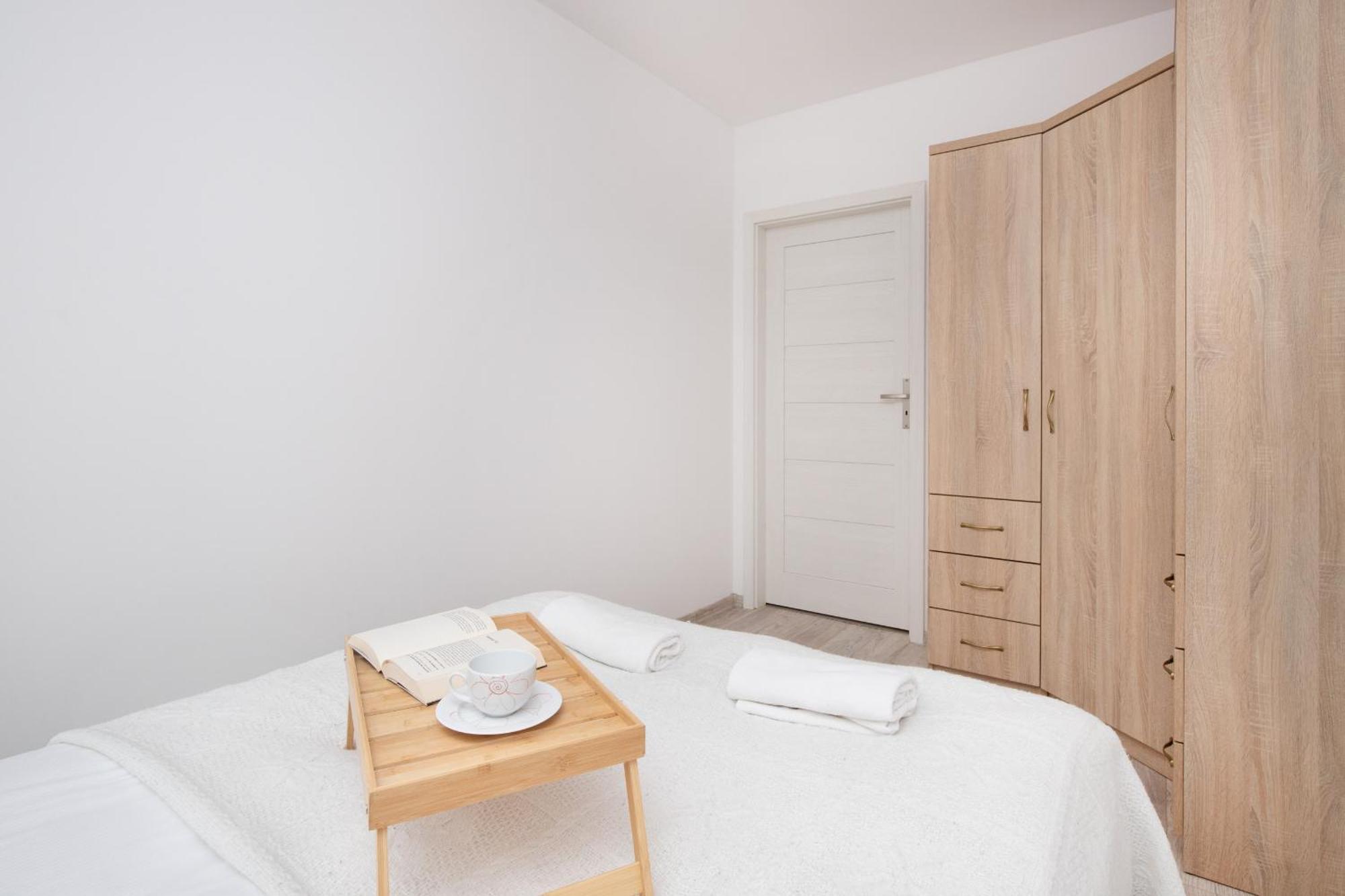 Elegant Mysliwskie Wzgorze In By Renters Apartment