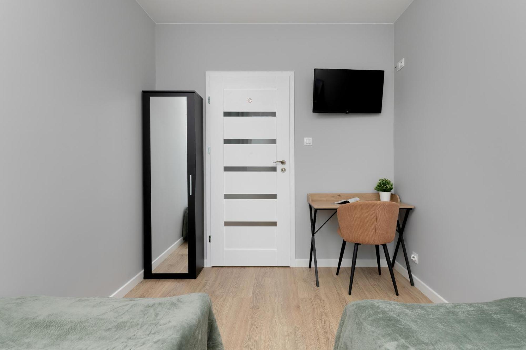 Apartament In With 3 Bedrooms, Furnished Balcony And 2 Desks By Rent Like Gdańsk