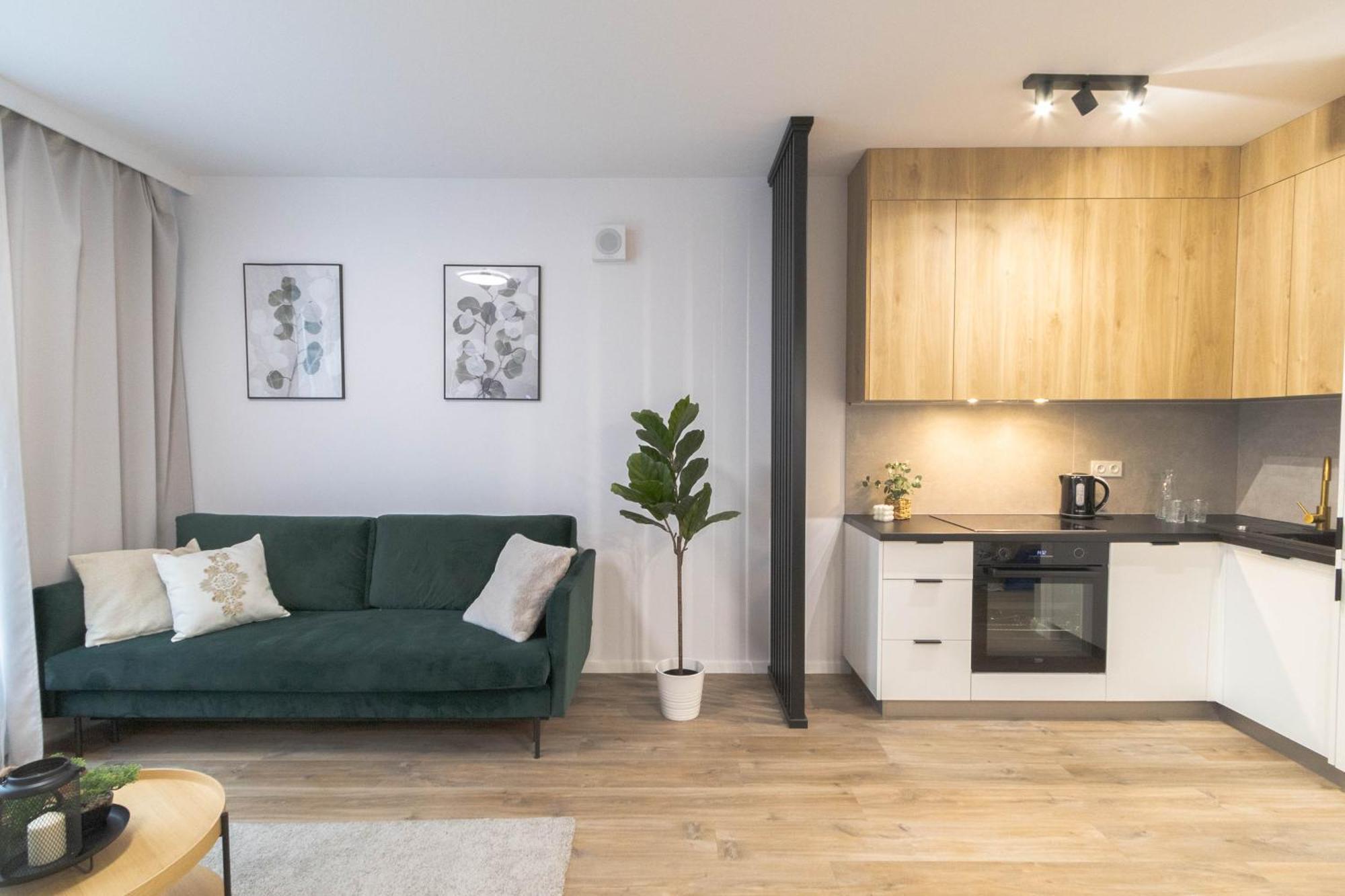 Glow Apartments, Slaska 12