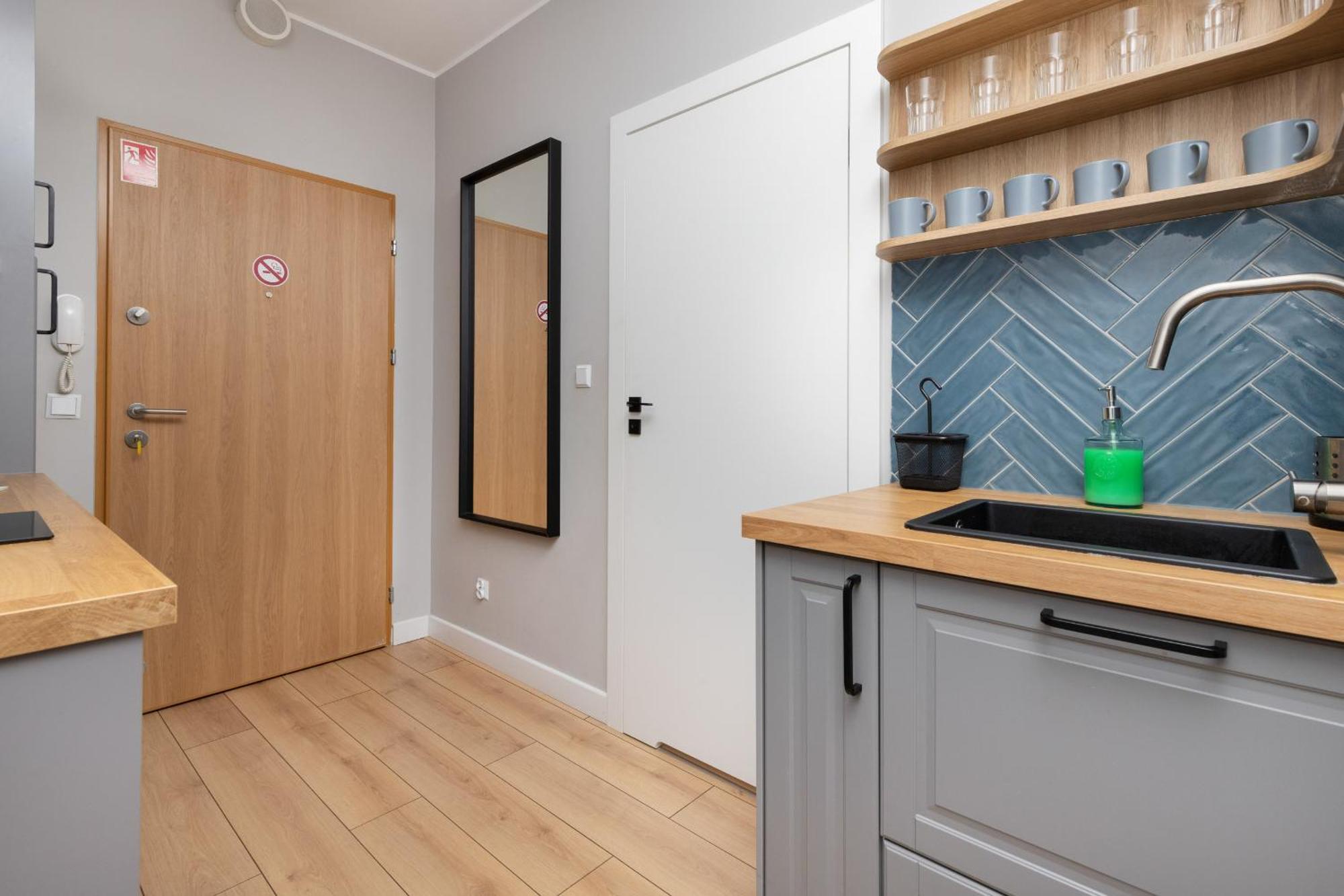 Fahrenheit In By Renters Apartament *